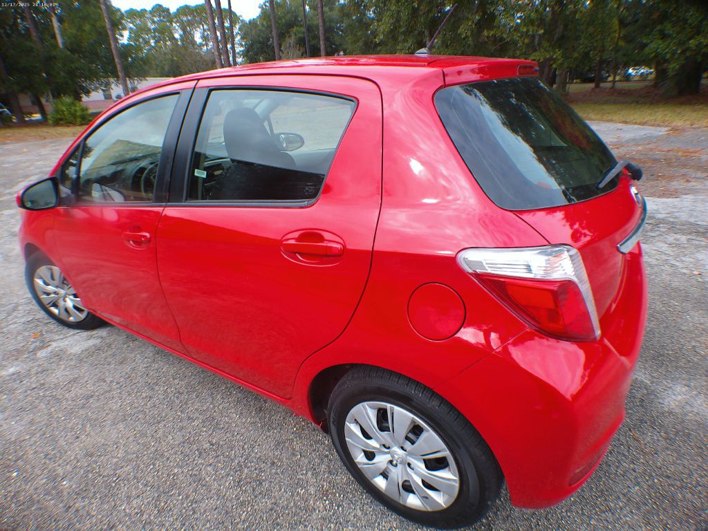 2013 Toyota Yaris Image 4