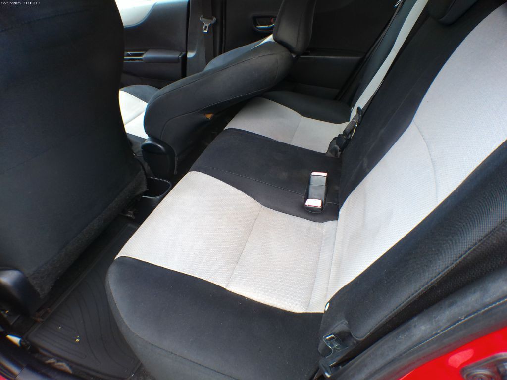 2013 Toyota Yaris Image 7