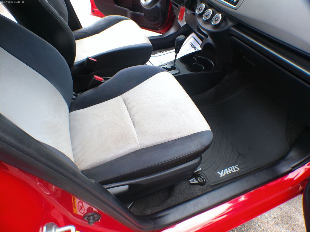 2013 Toyota Yaris Image 8