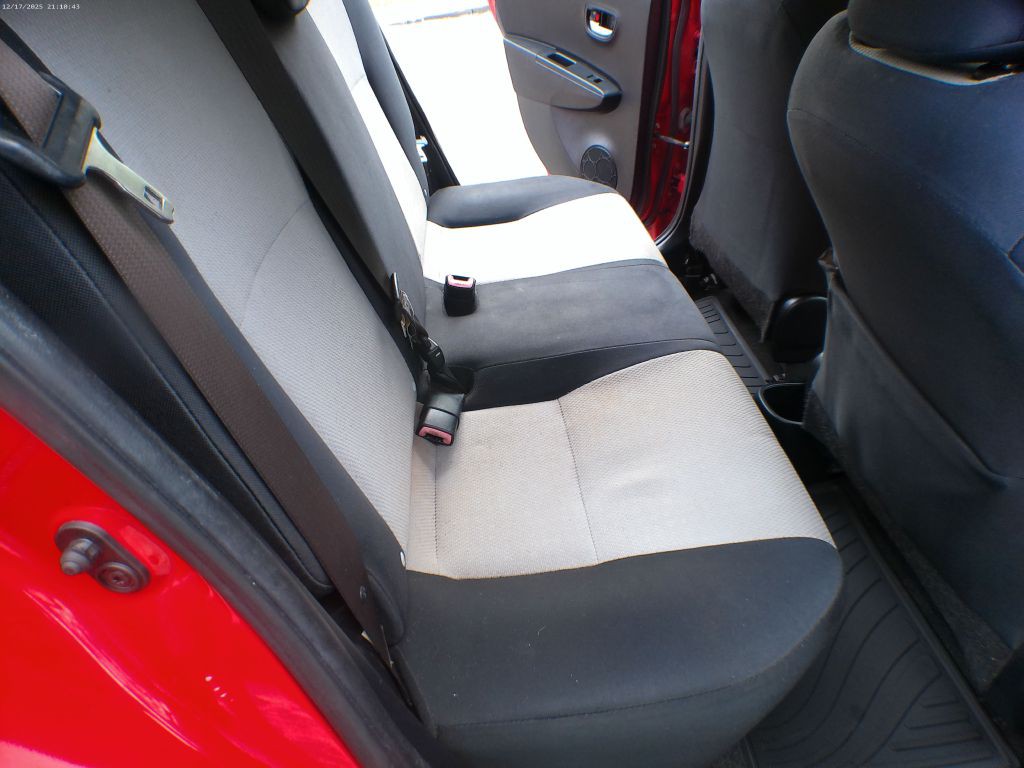 2013 Toyota Yaris Image 10