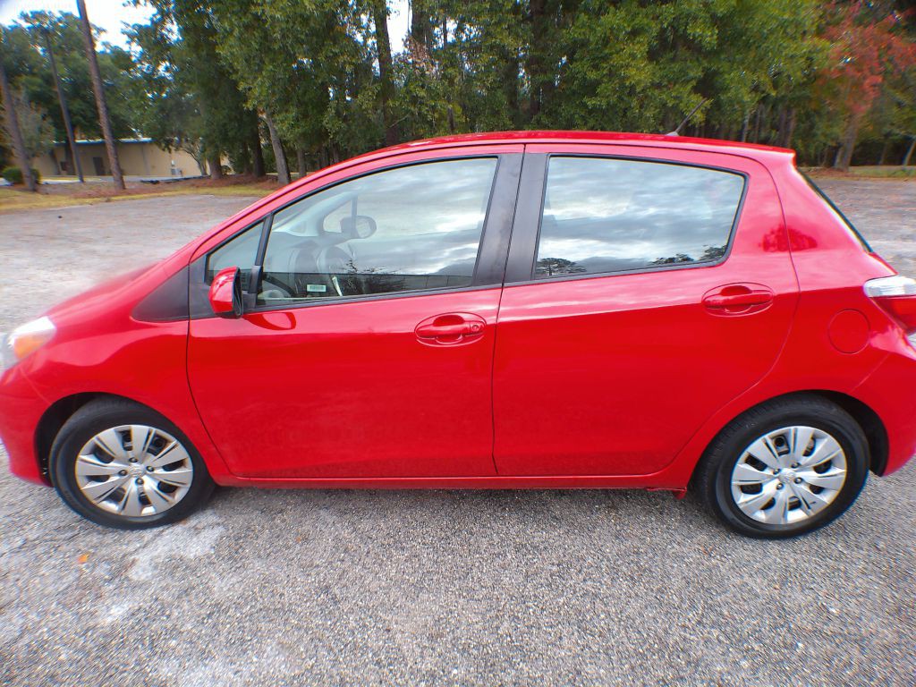 2013 Toyota Yaris Image 13