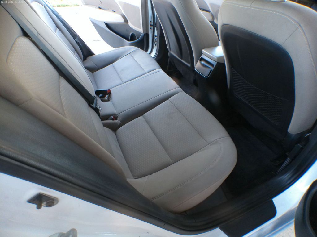 2019 Hyundai Elantra Image 7