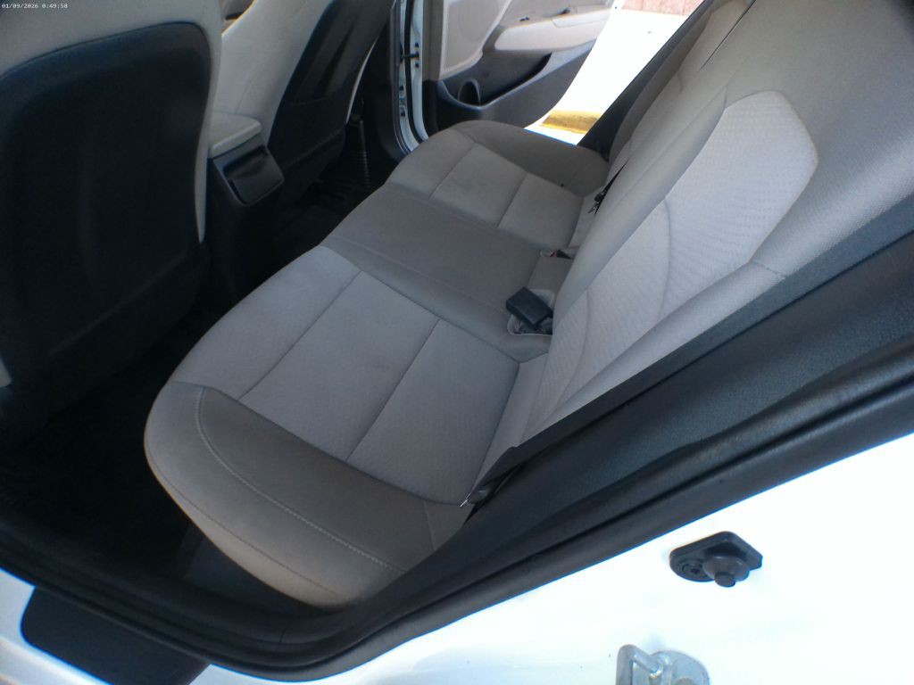 2019 Hyundai Elantra Image 8