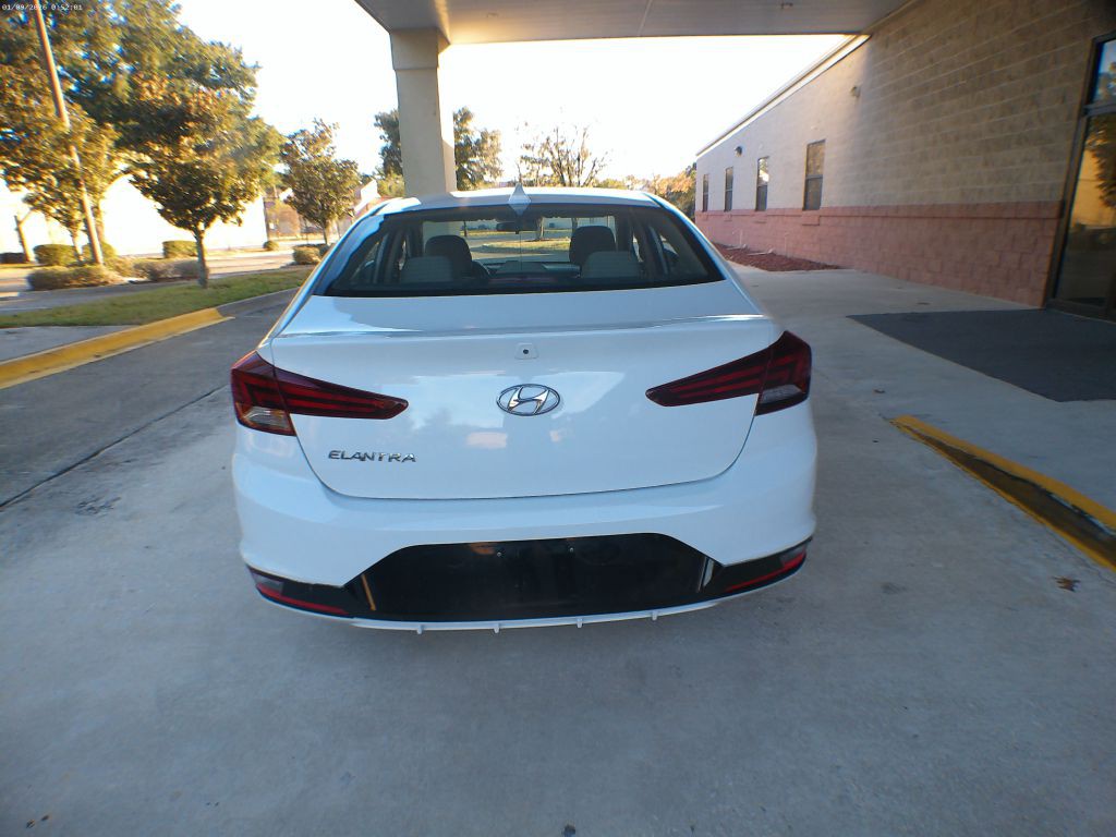 2019 Hyundai Elantra Image 17