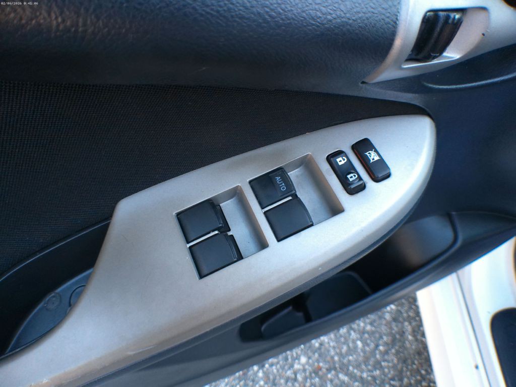 2013 Toyota Corolla Image 9