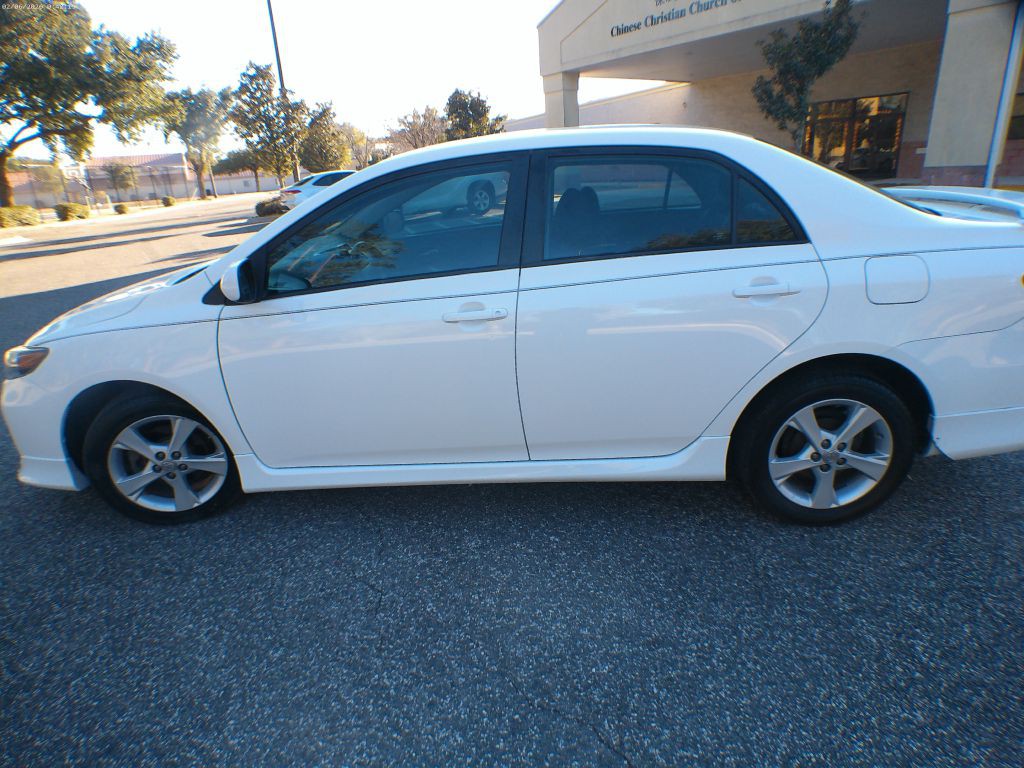 2013 Toyota Corolla Image 16
