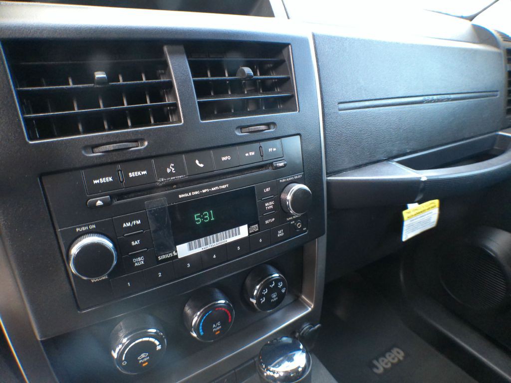 2012 Jeep Liberty Image 12