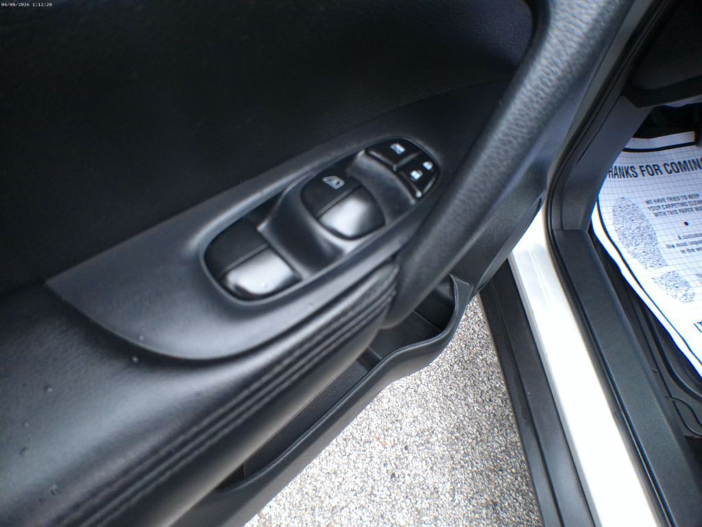 2015 Nissan Rogue Image 9