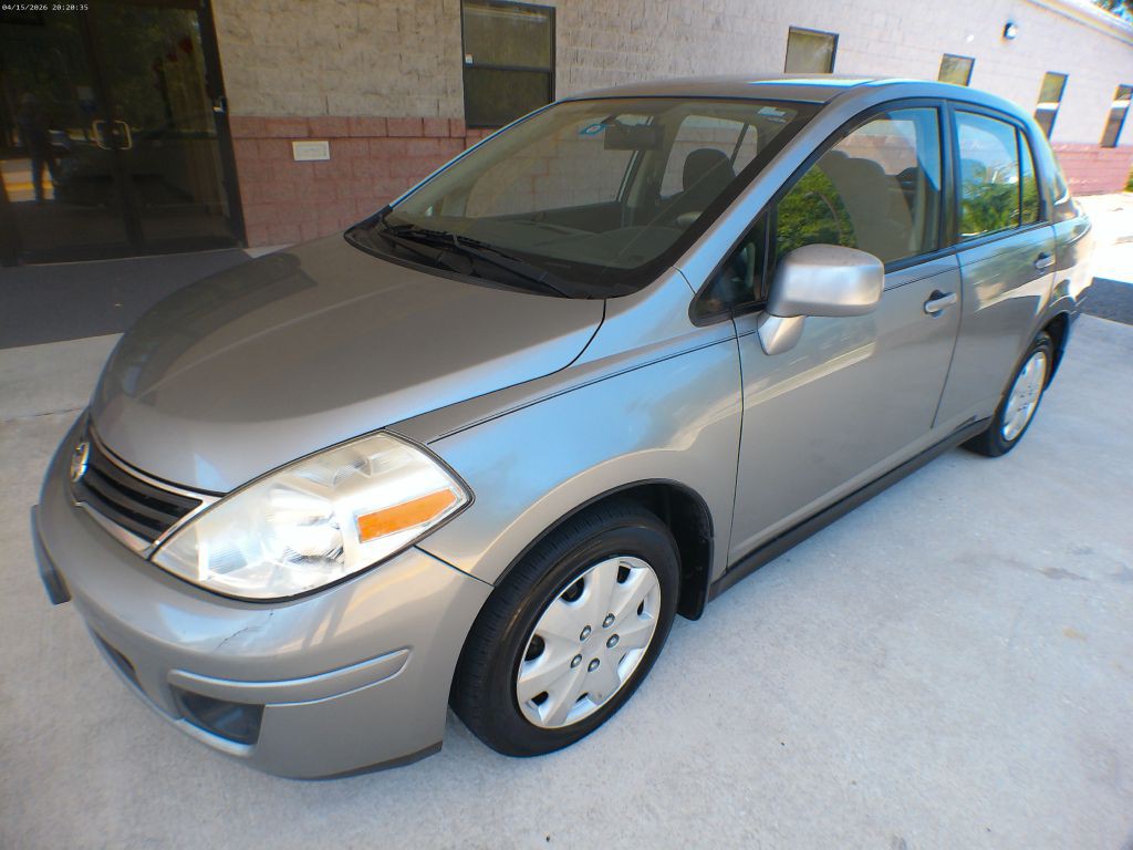 2011 Nissan Versa Image 1