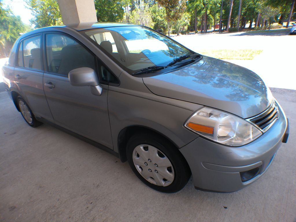 2011 Nissan Versa Image 2