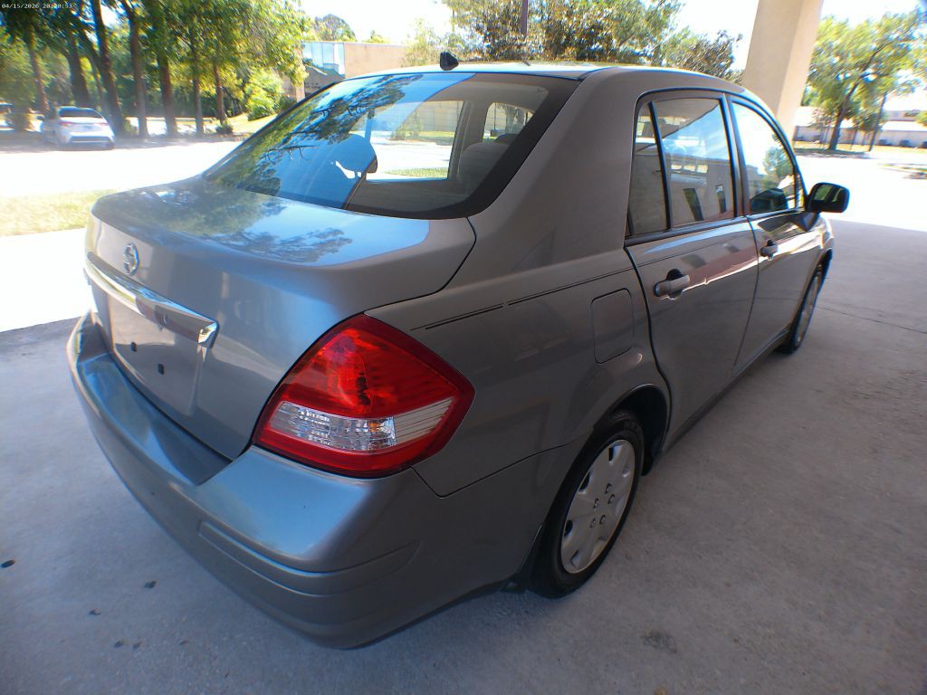 2011 Nissan Versa Image 3