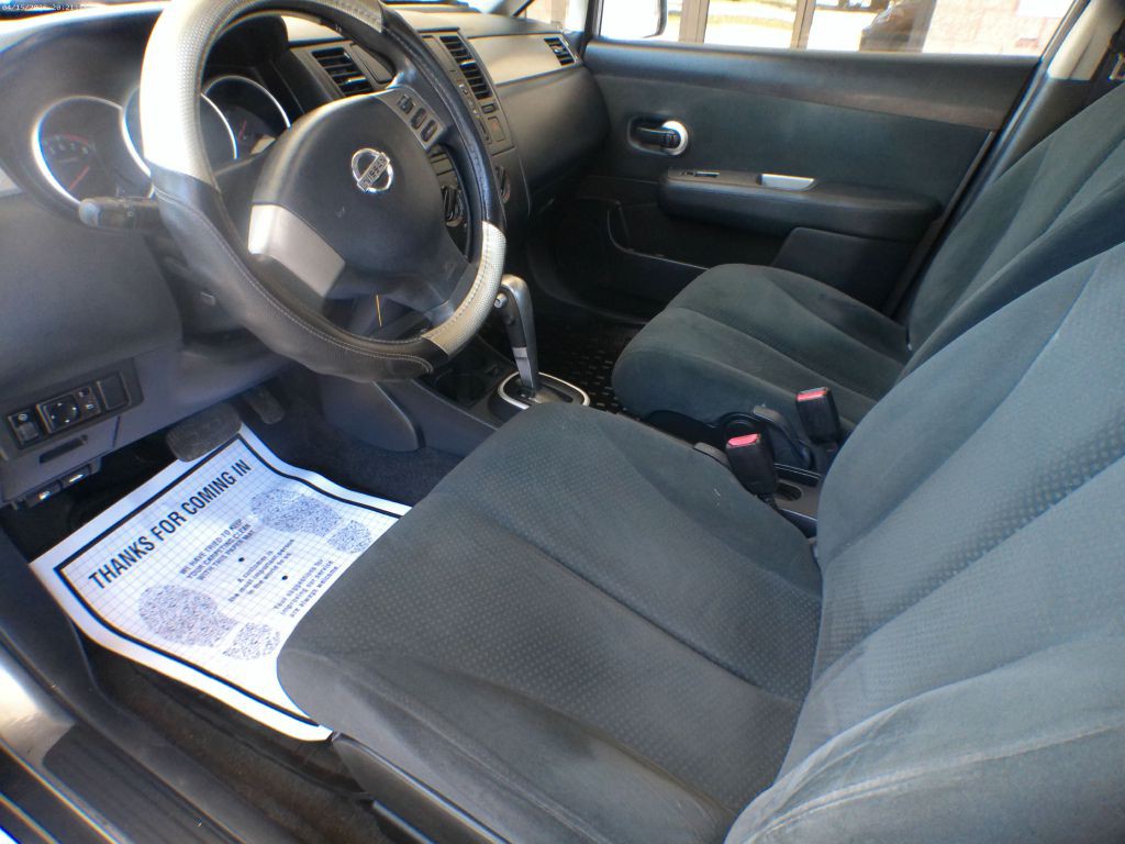 2011 Nissan Versa Image 5