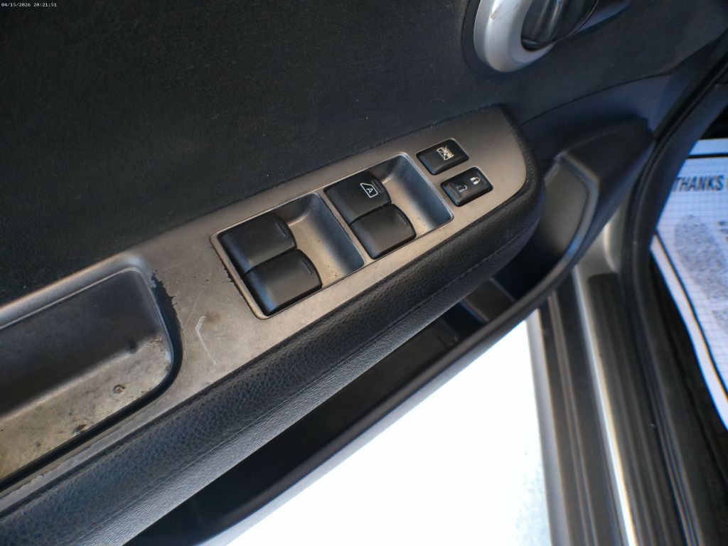 2011 Nissan Versa Image 9