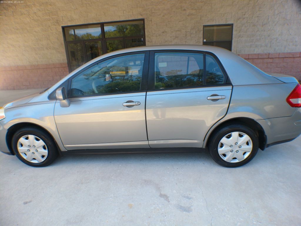 2011 Nissan Versa Image 13