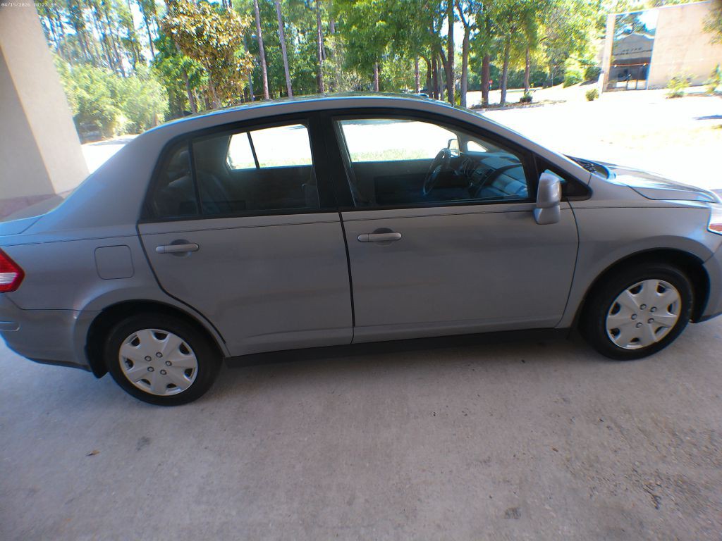 2011 Nissan Versa Image 14