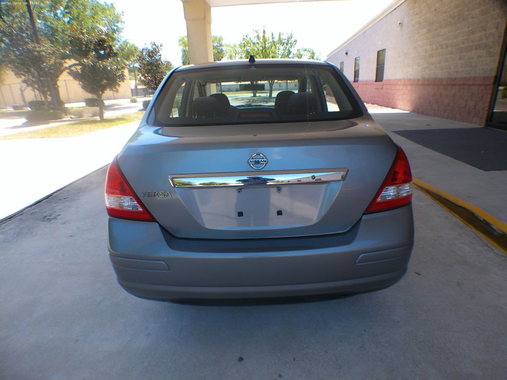 2011 Nissan Versa Image 15