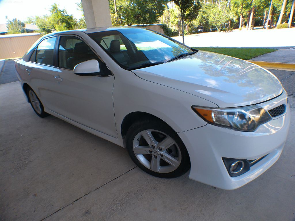 2012 Toyota Camry Image 2