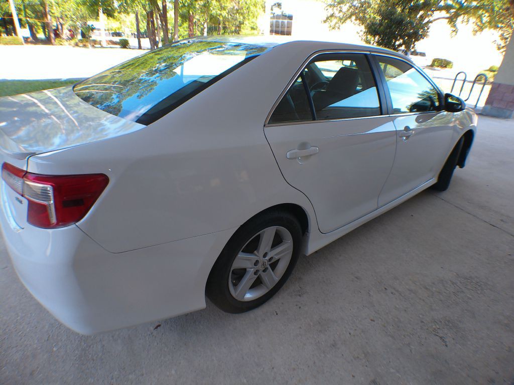 2012 Toyota Camry Image 3