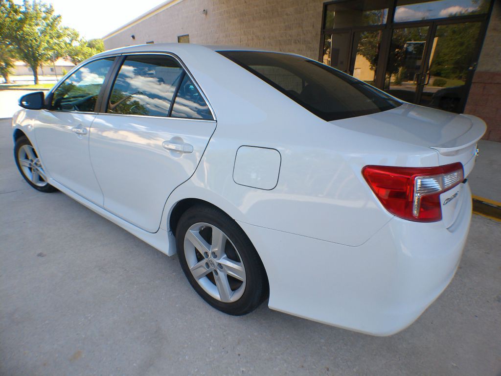 2012 Toyota Camry Image 4