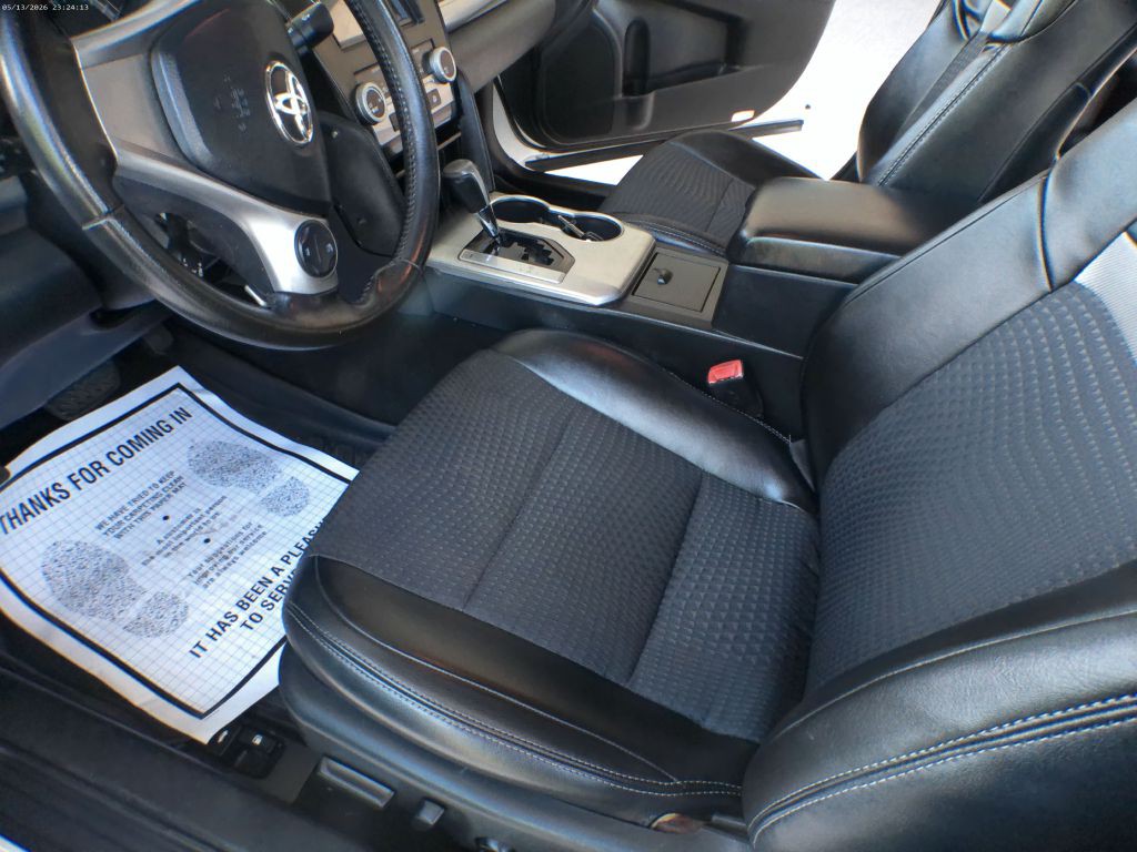 2012 Toyota Camry Image 7