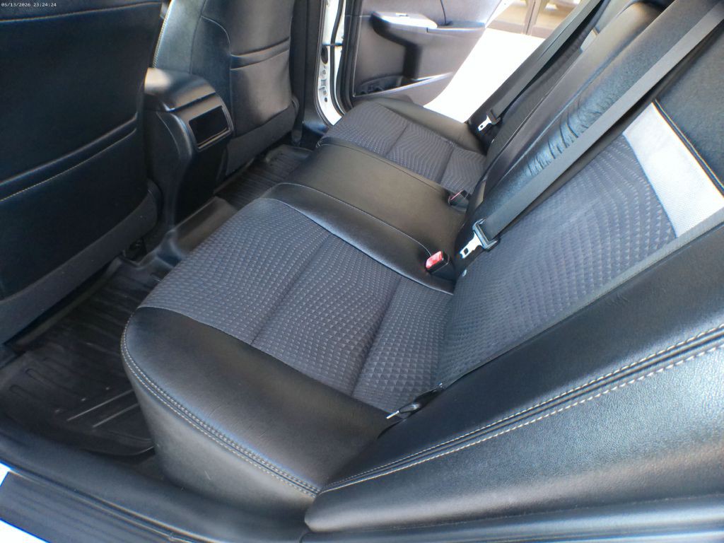 2012 Toyota Camry Image 8