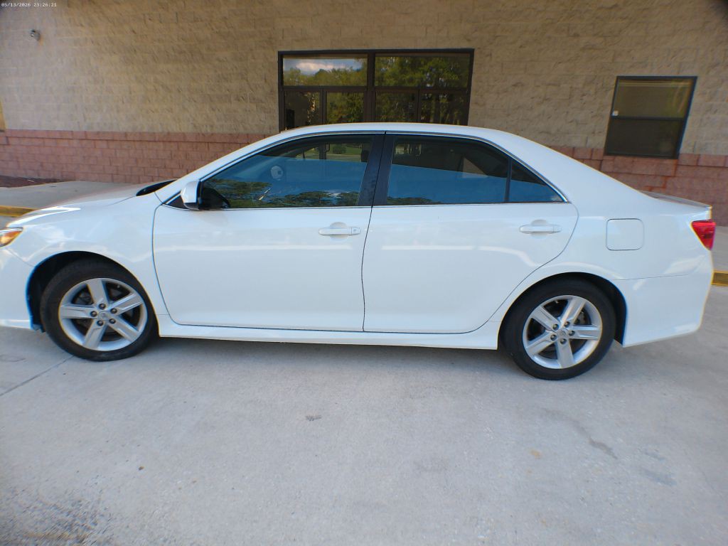 2012 Toyota Camry Image 17