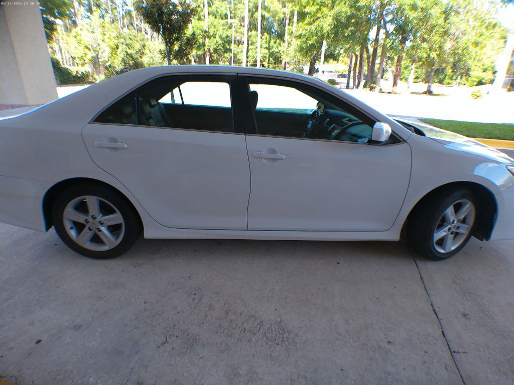 2012 Toyota Camry Image 18
