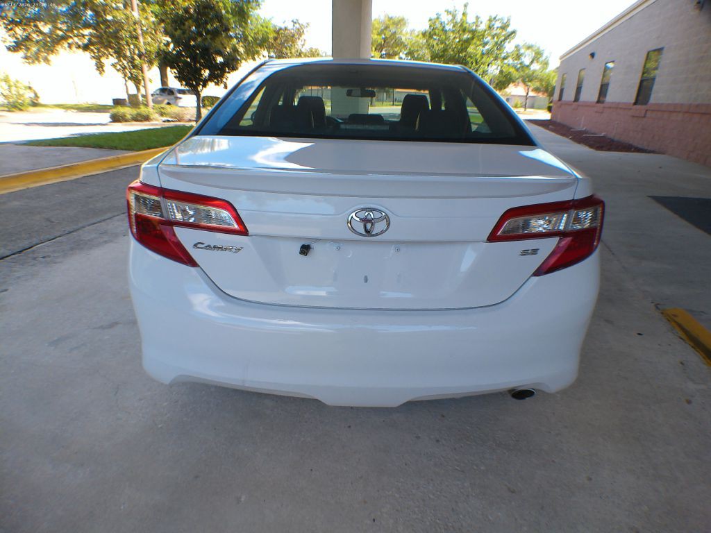 2012 Toyota Camry Image 19