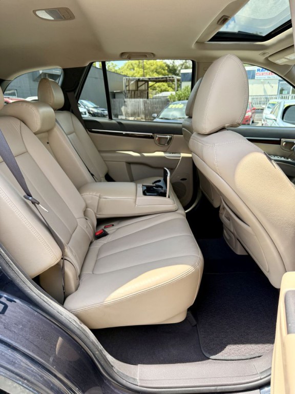 2011 Hyundai Santa Fe Image 17
