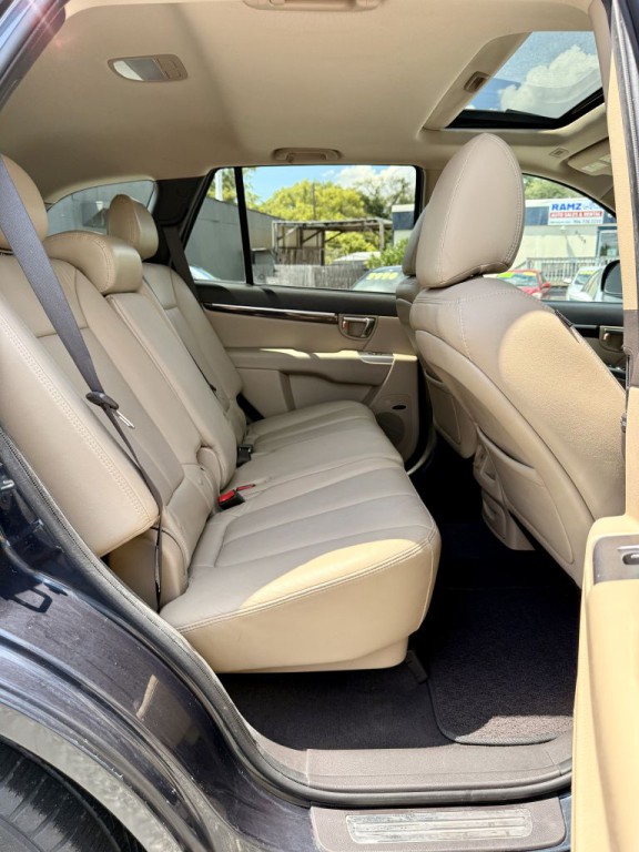 2011 Hyundai Santa Fe Image 18