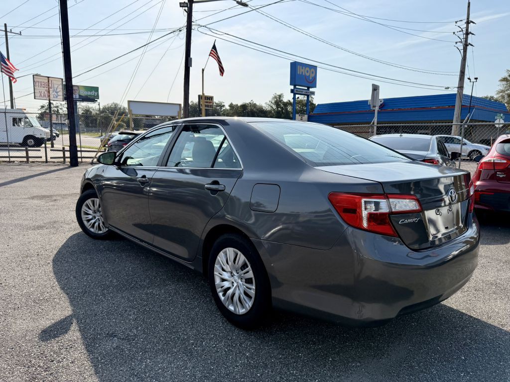 2012 Toyota Camry Image 2