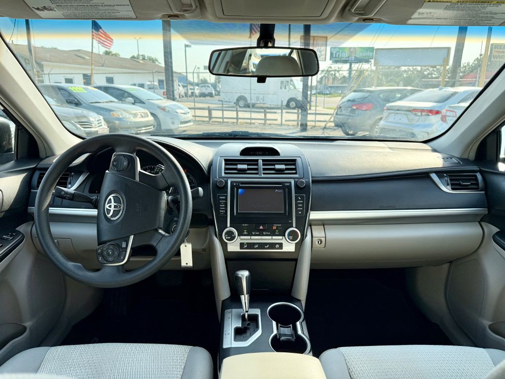 2012 Toyota Camry Image 10