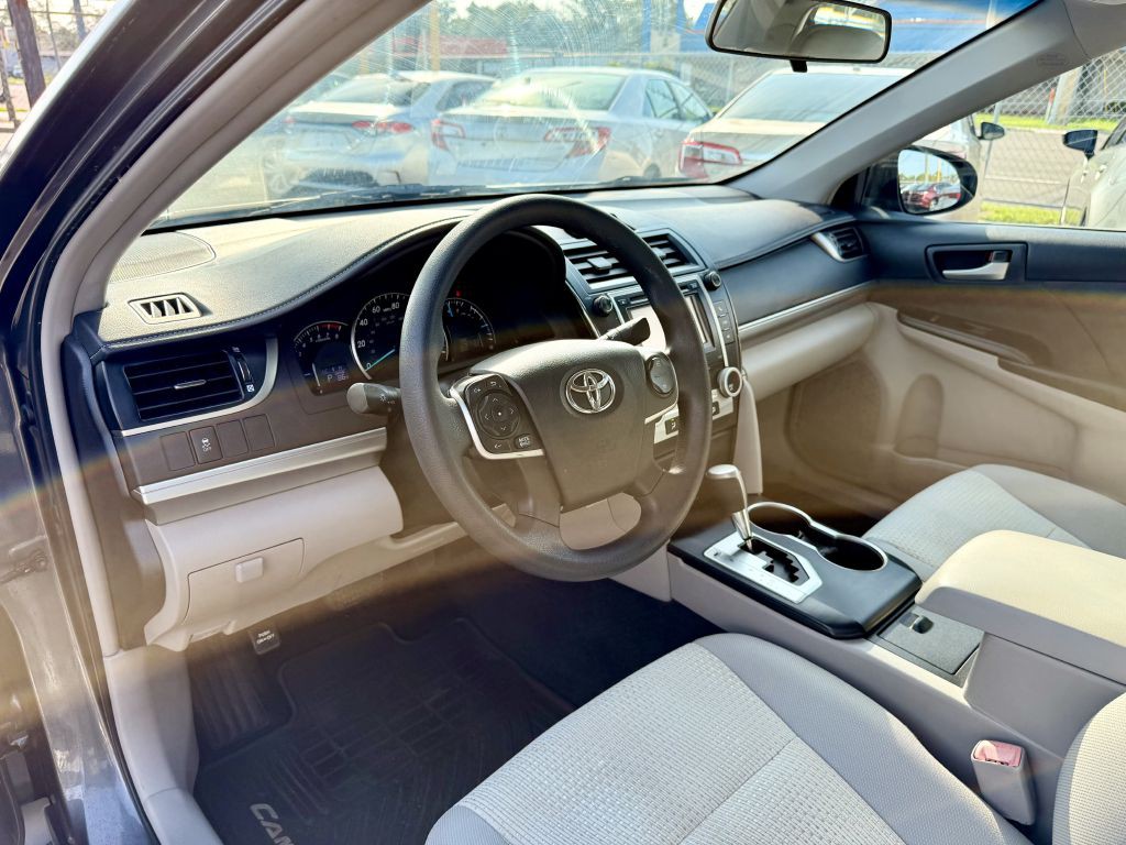 2012 Toyota Camry Image 12