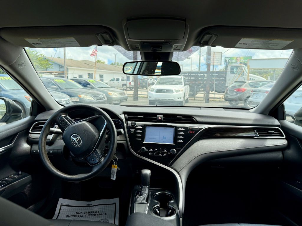 2019 Toyota Camry Image 11