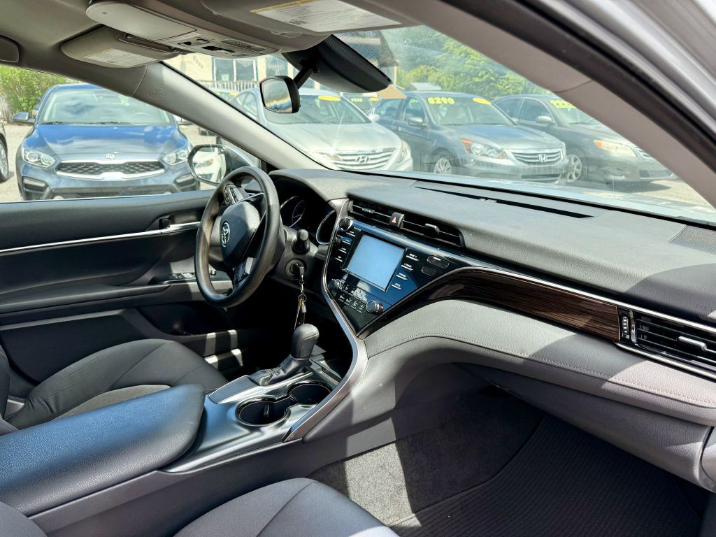 2019 Toyota Camry Image 14