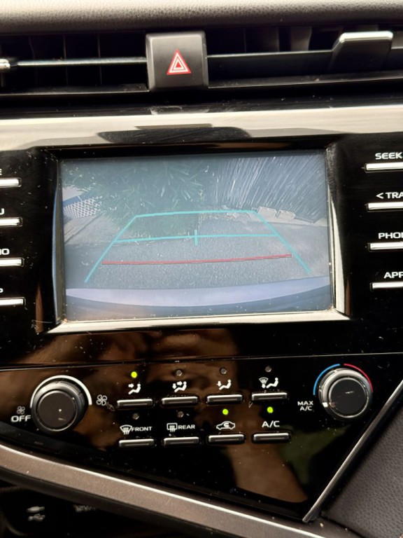 2019 Toyota Camry Image 17