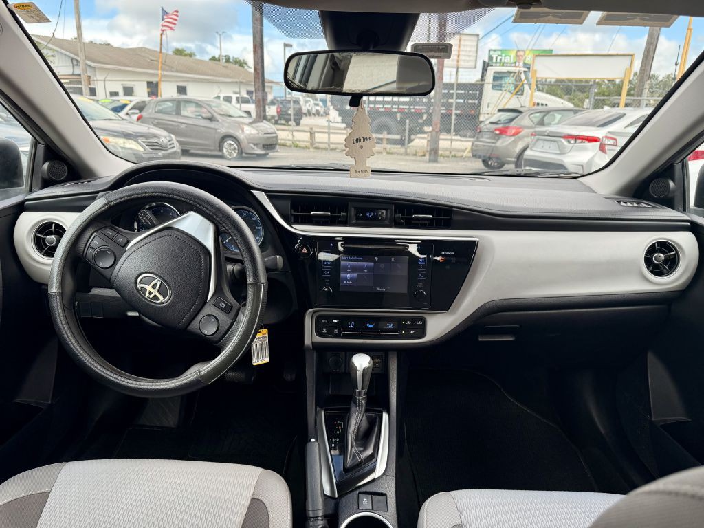 2017 Toyota Corolla Image 10
