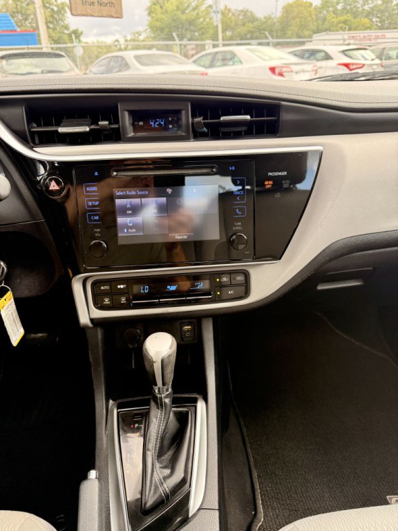 2017 Toyota Corolla Image 15