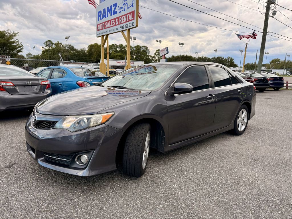 2014 Toyota Camry Image 2