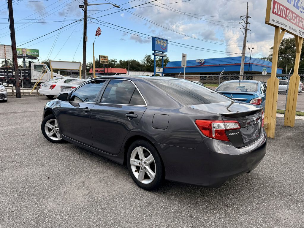 2014 Toyota Camry Image 4