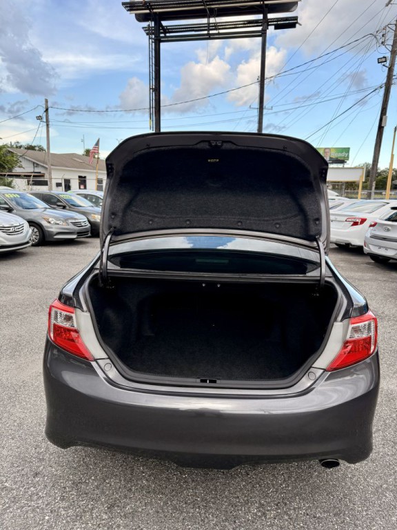 2014 Toyota Camry Image 10