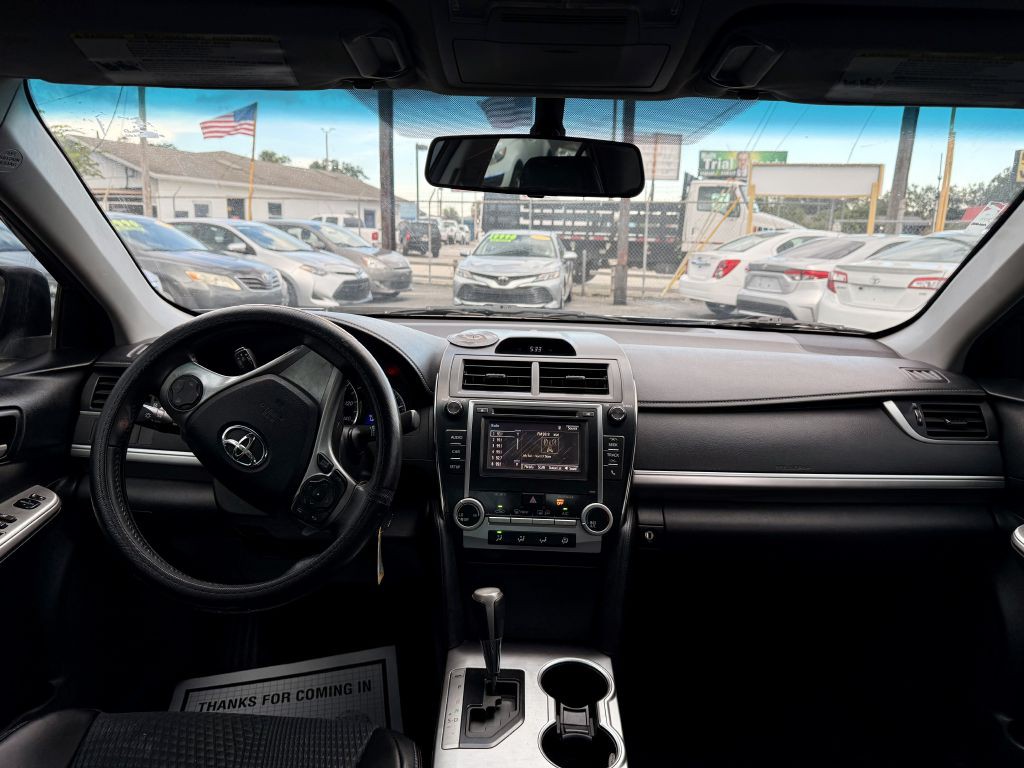 2014 Toyota Camry Image 11