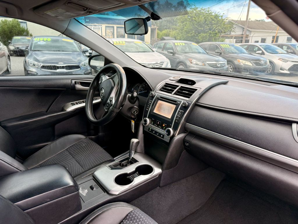 2014 Toyota Camry Image 13