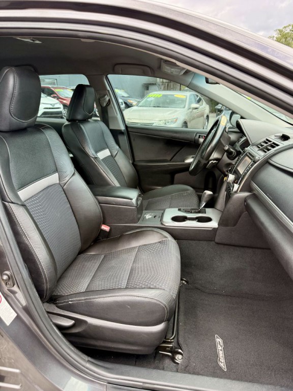 2014 Toyota Camry Image 14
