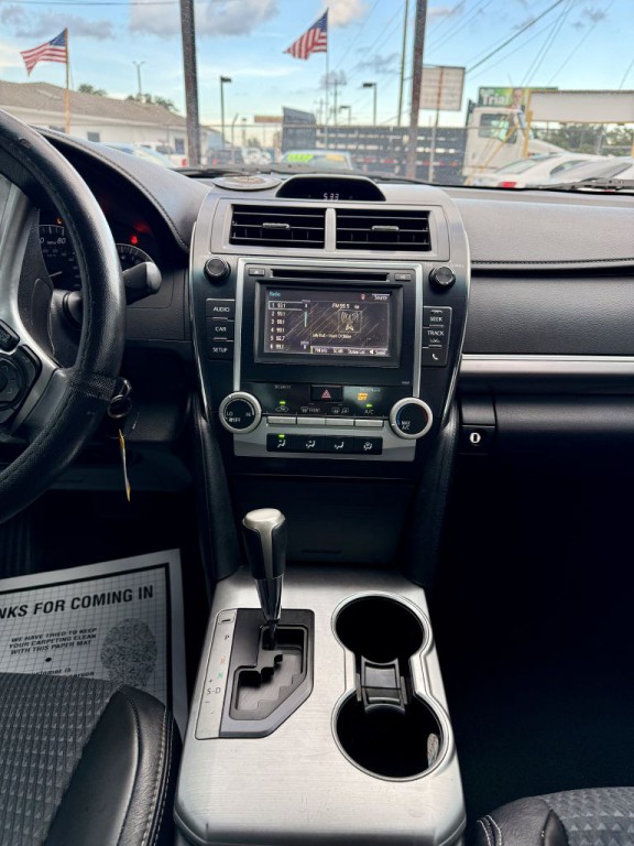 2014 Toyota Camry Image 16