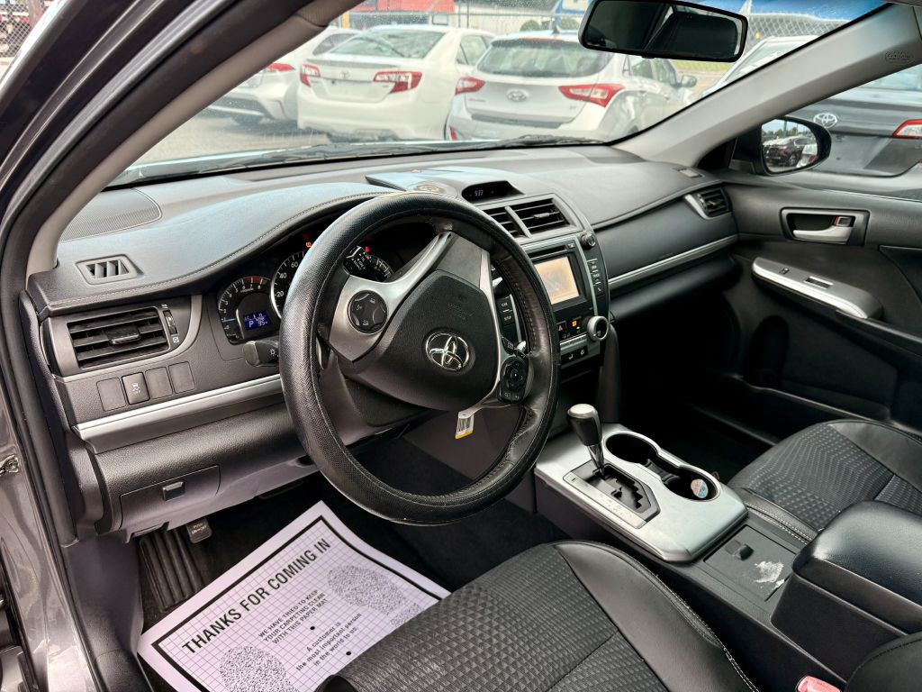 2014 Toyota Camry Image 17