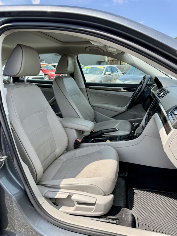 2018 Volkswagen Passat Image 12