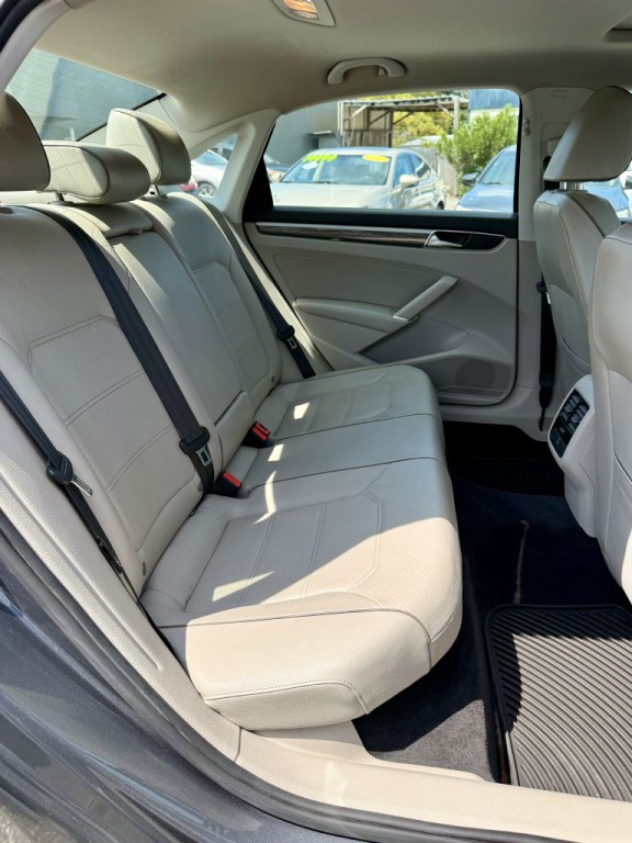 2018 Volkswagen Passat Image 13