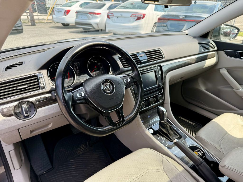 2018 Volkswagen Passat Image 17