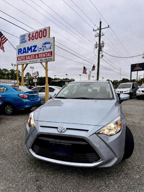 2017 Toyota Yaris Image 1